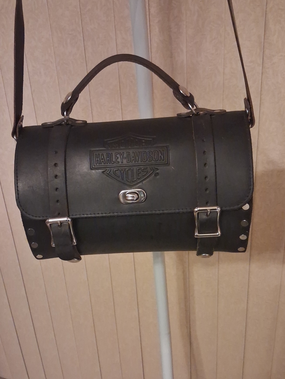 Harley‑Davidson Vintage Black Leather Motorcycle Leather Barrel Hand Bag.